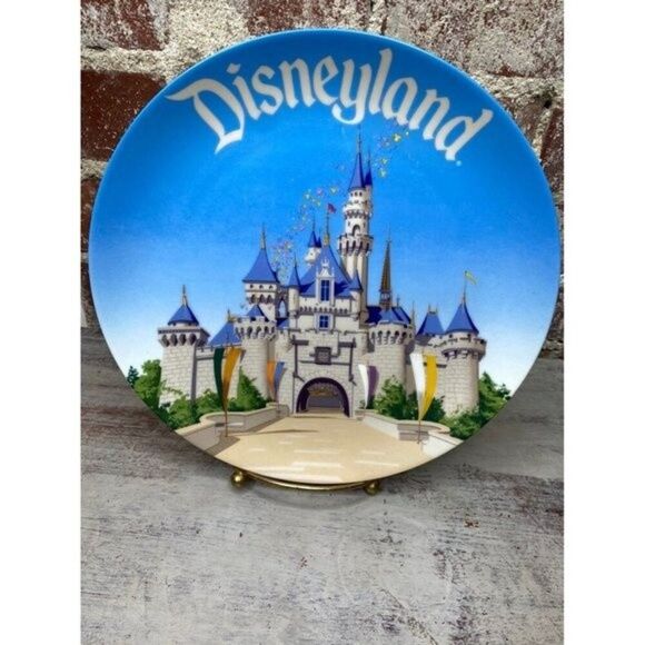 Vintage Disneyland souvenir plate - Picture 2 of 6
